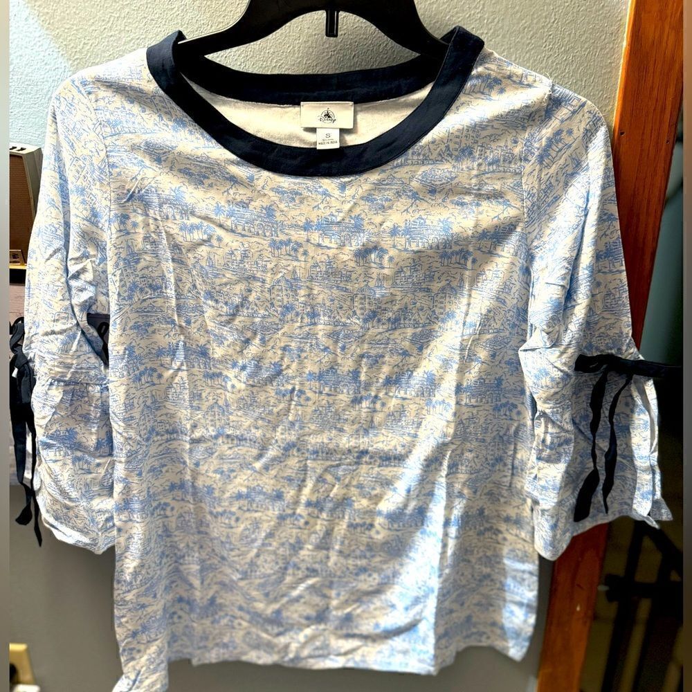 Walt Disney World Resort Town Print Bow Sleeve Top Size Small NWT